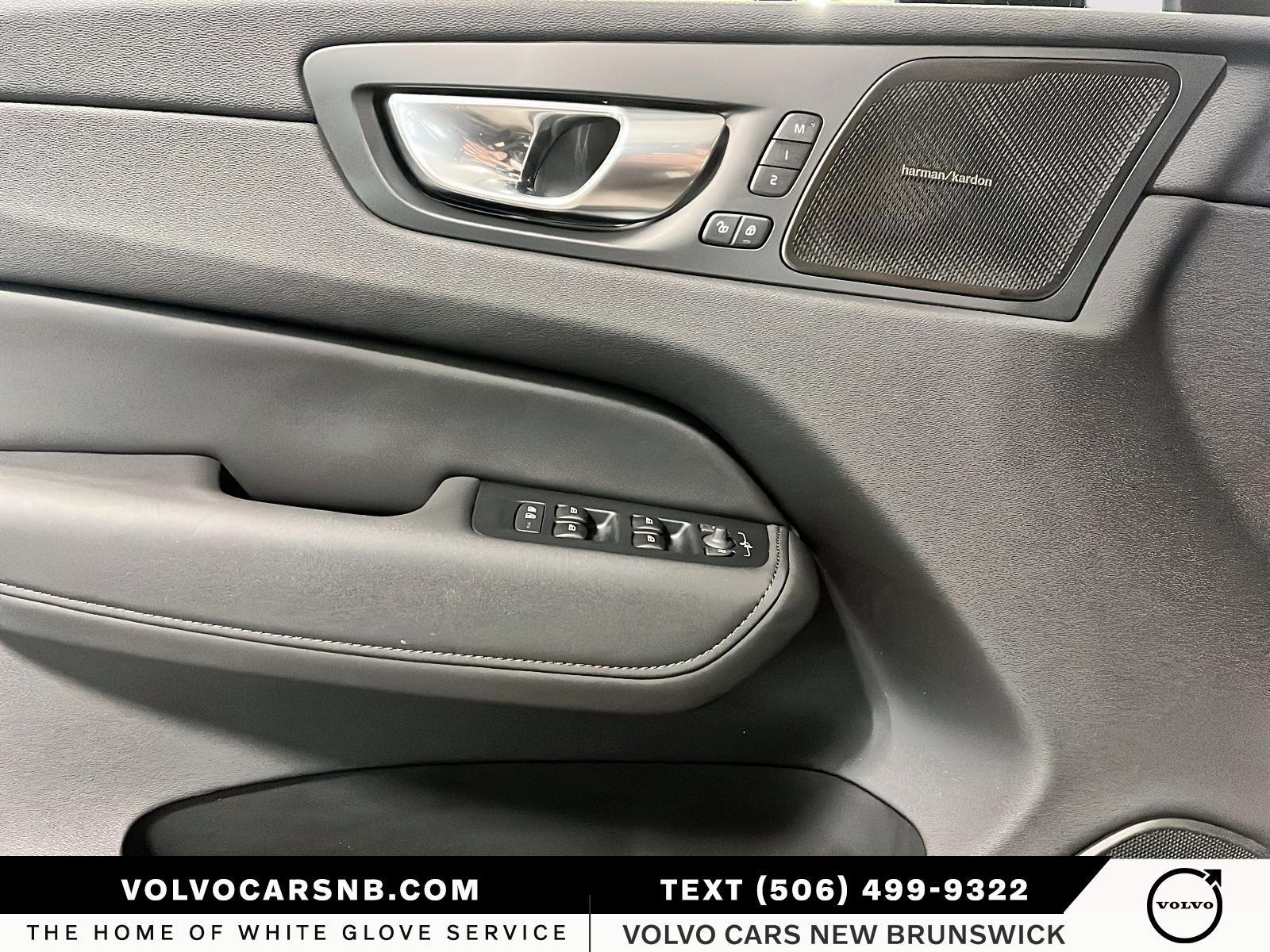 2026 Volvo XC60 Plug-In Hybrid T8 Ultra Dark Theme