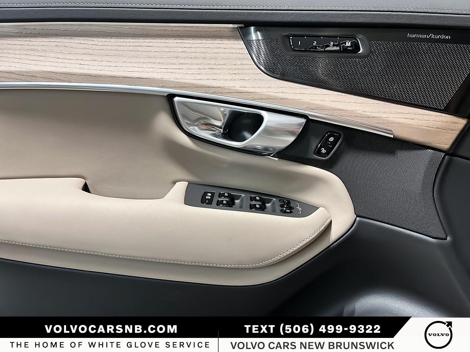 2026 Volvo XC90 B6 Ultra Bright Theme