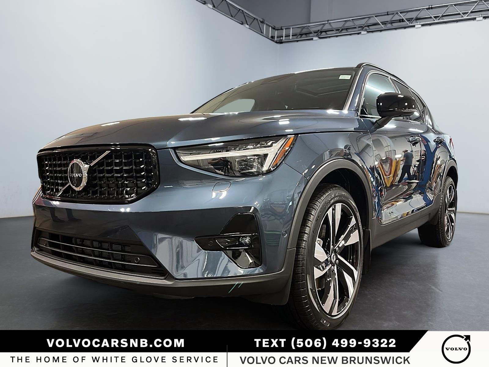 2026 Volvo XC40  B5 Ultra Dark Theme