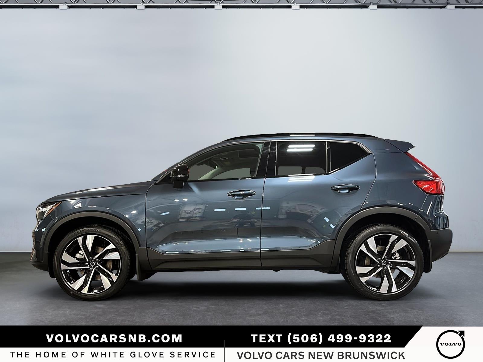 2026 Volvo XC40 B5 Ultra Dark Theme