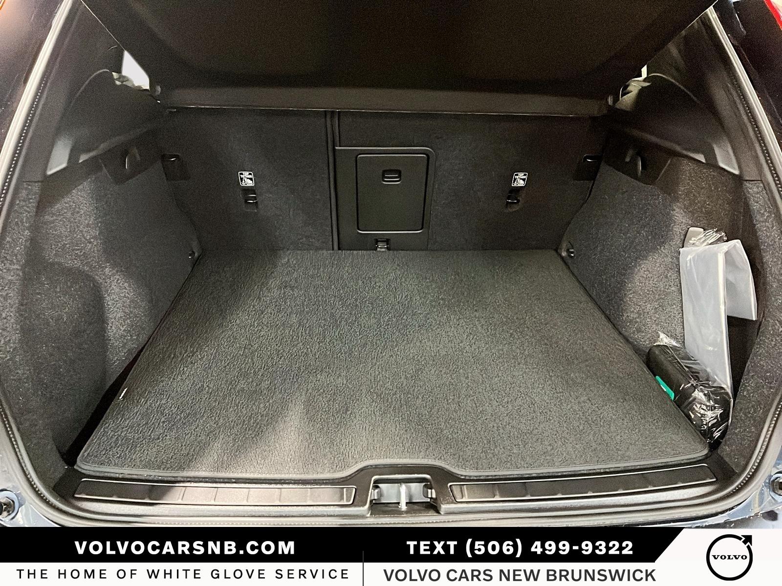 2026 Volvo XC40 B5 Ultra Dark Theme