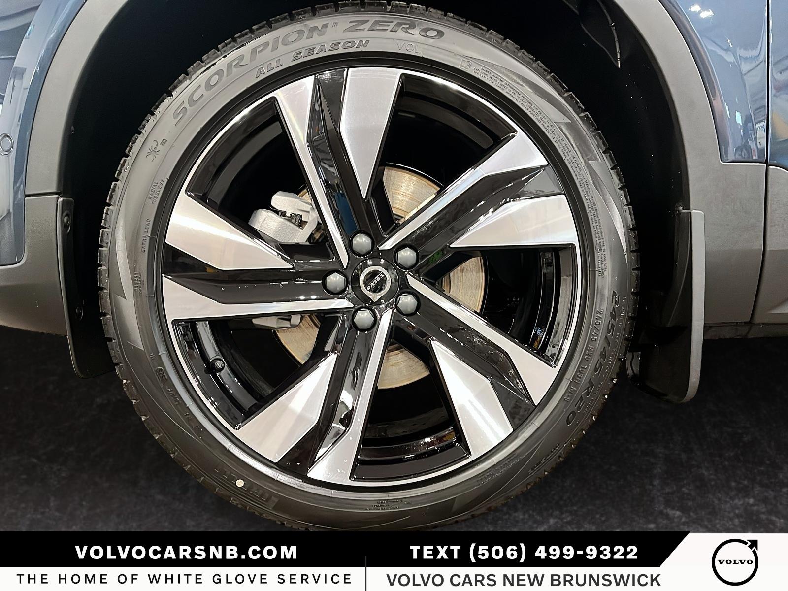 2026 Volvo XC40 B5 Ultra Dark Theme