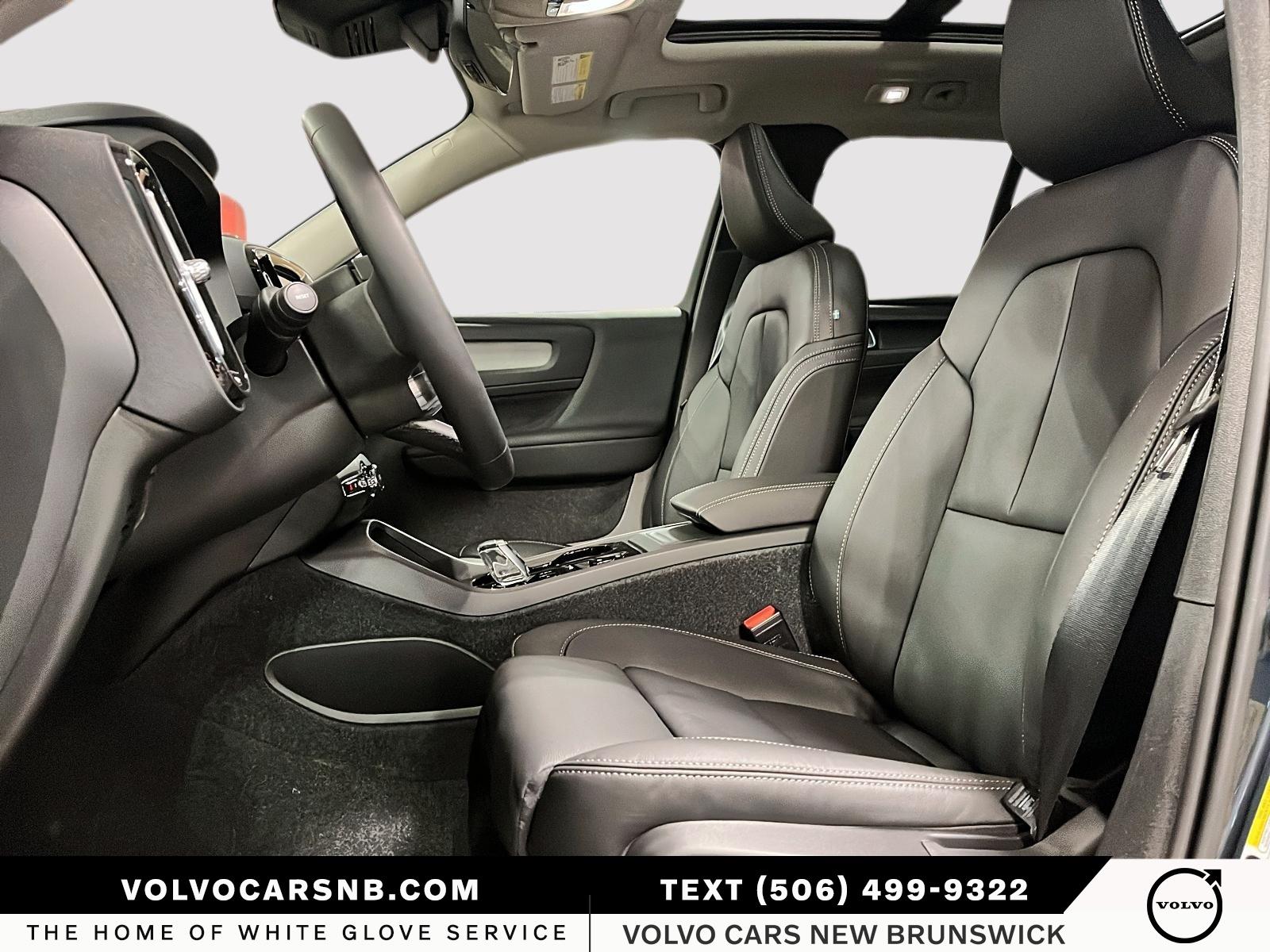 2026 Volvo XC40 B5 Ultra Dark Theme