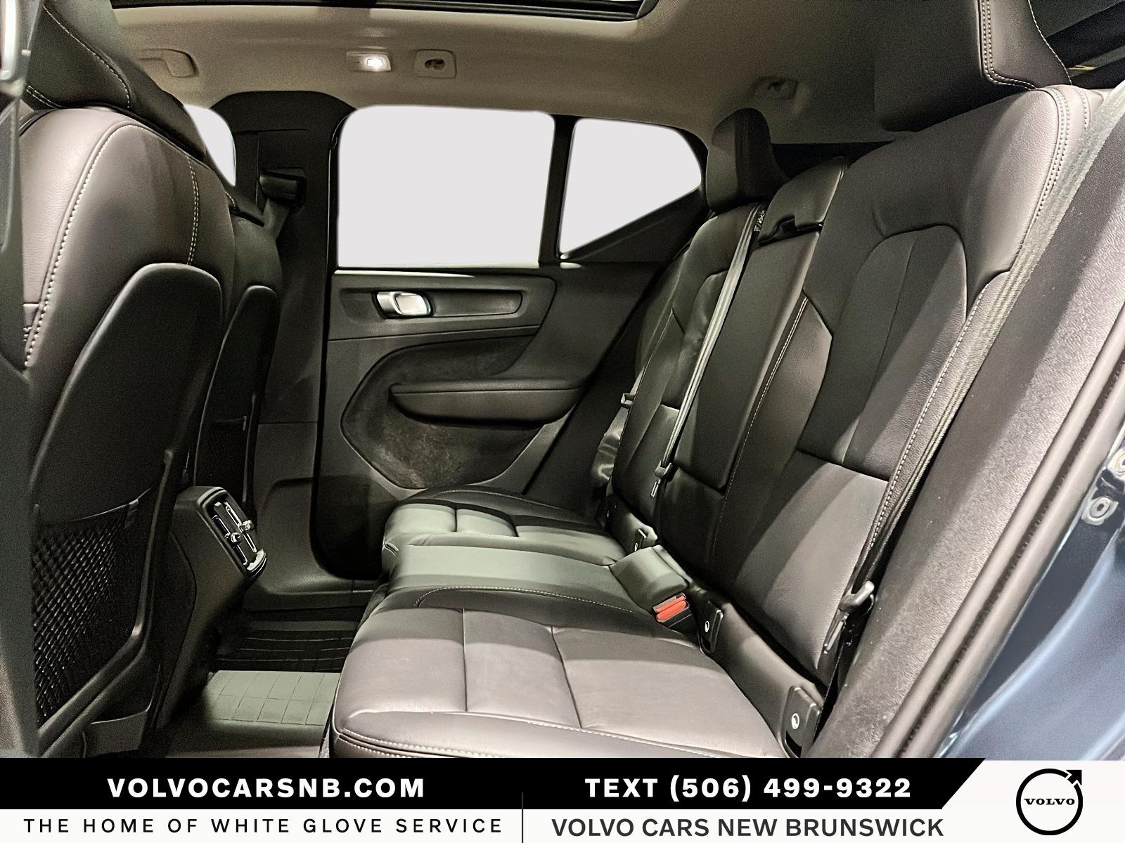 2026 Volvo XC40 B5 Ultra Dark Theme