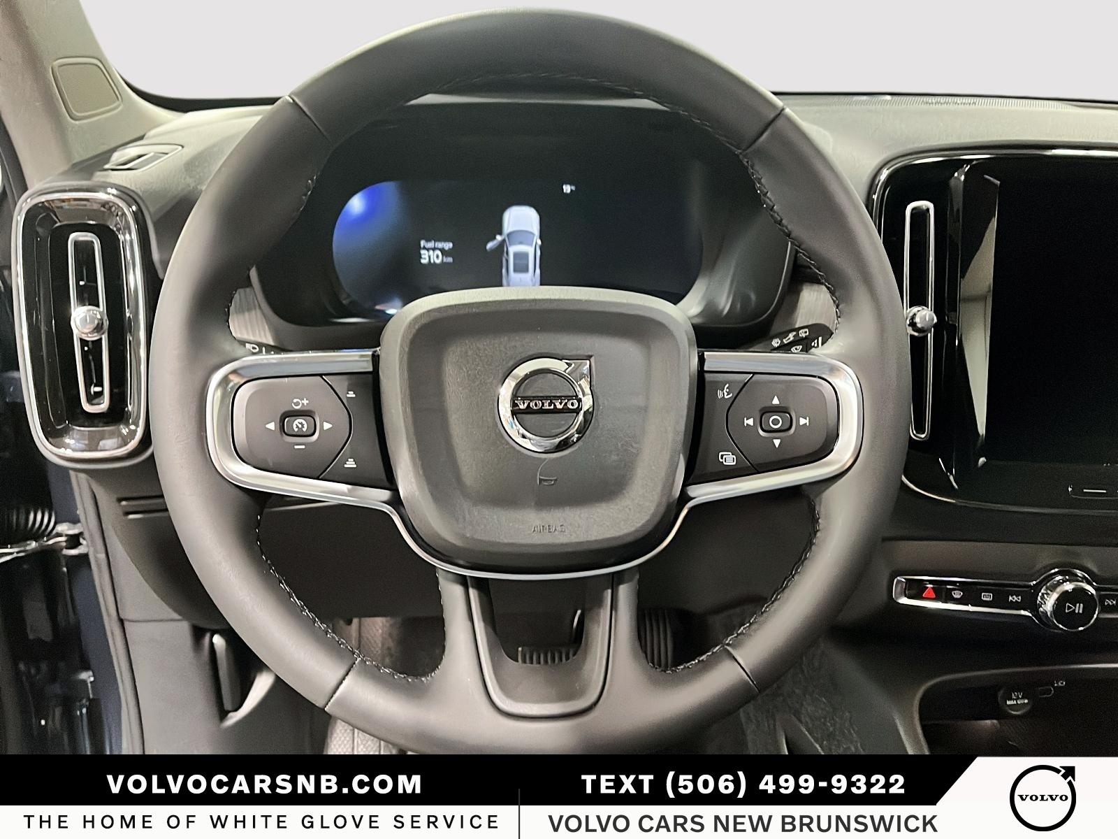 2026 Volvo XC40 B5 Ultra Dark Theme