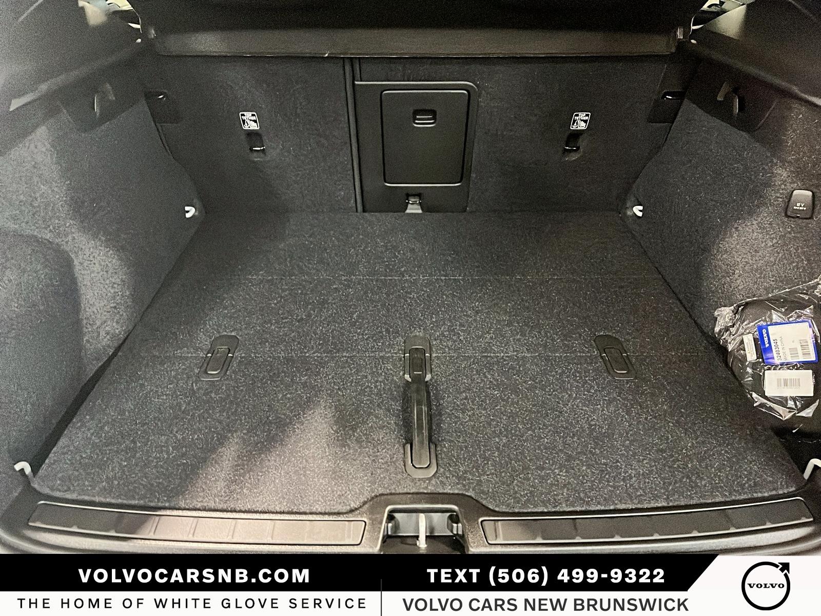 2026 Volvo XC40 B5 Plus Dark Theme