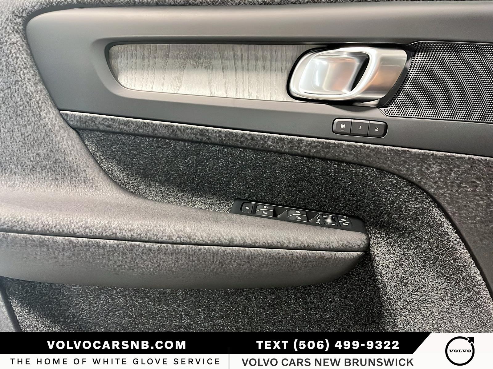 2026 Volvo XC40 B5 Plus Dark Theme