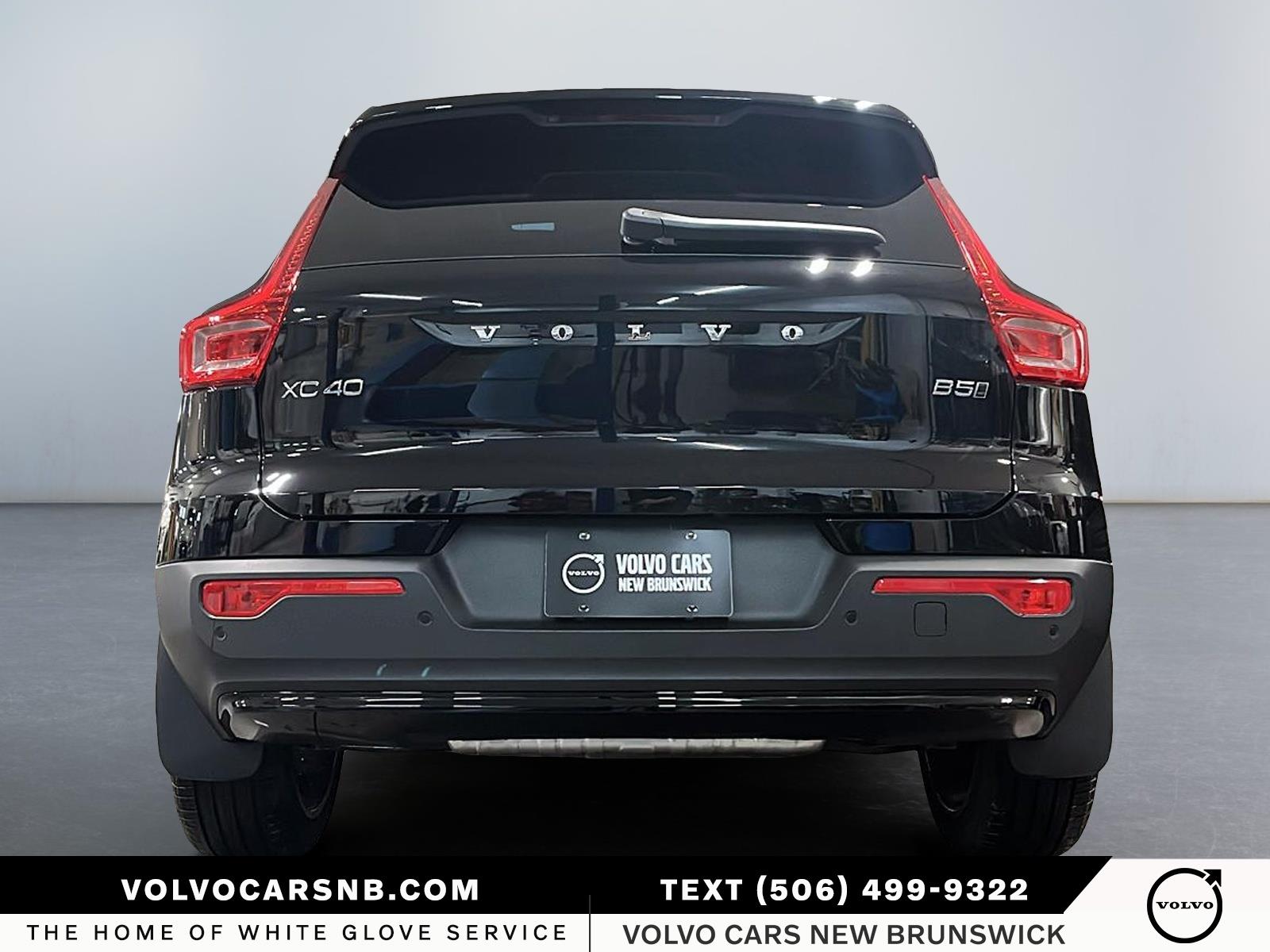 2026 Volvo XC40 B5 Plus Dark Theme