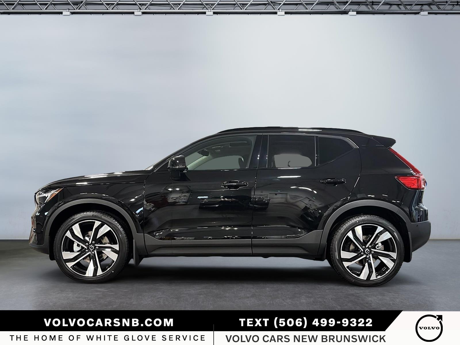 2026 Volvo XC40 B5 Plus Dark Theme