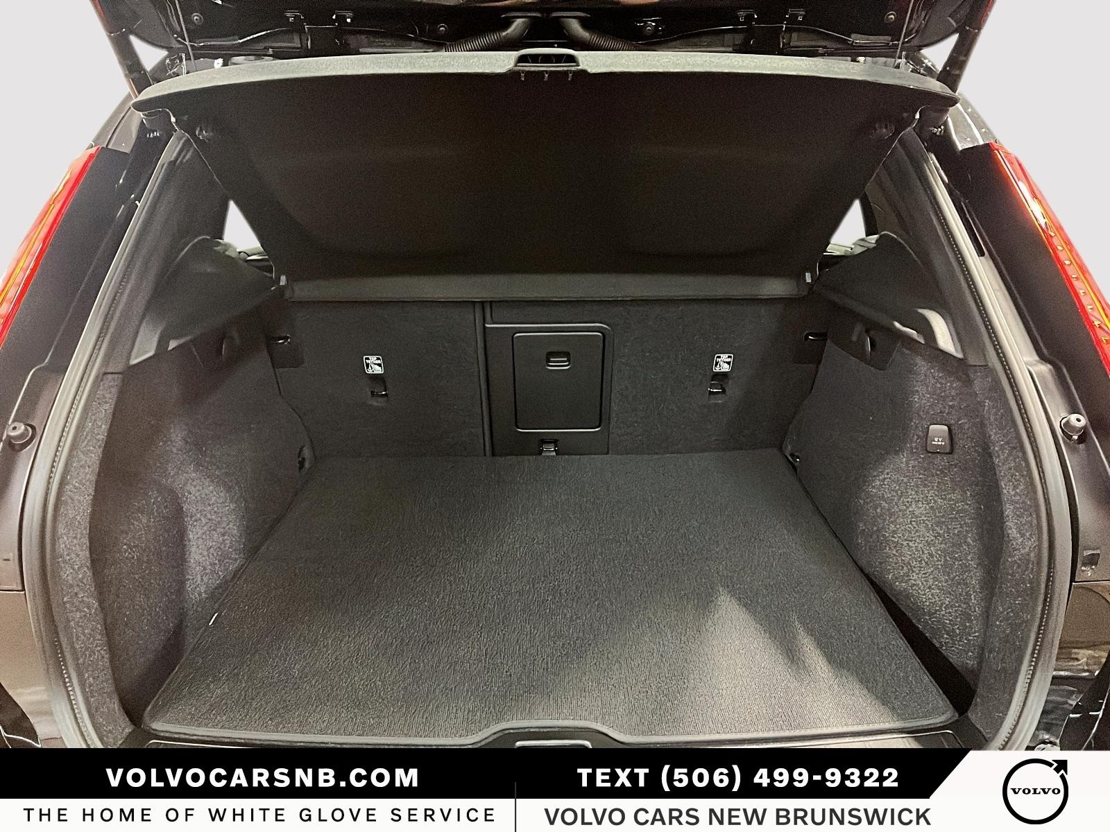 2026 Volvo XC40 B5 Plus Dark Theme