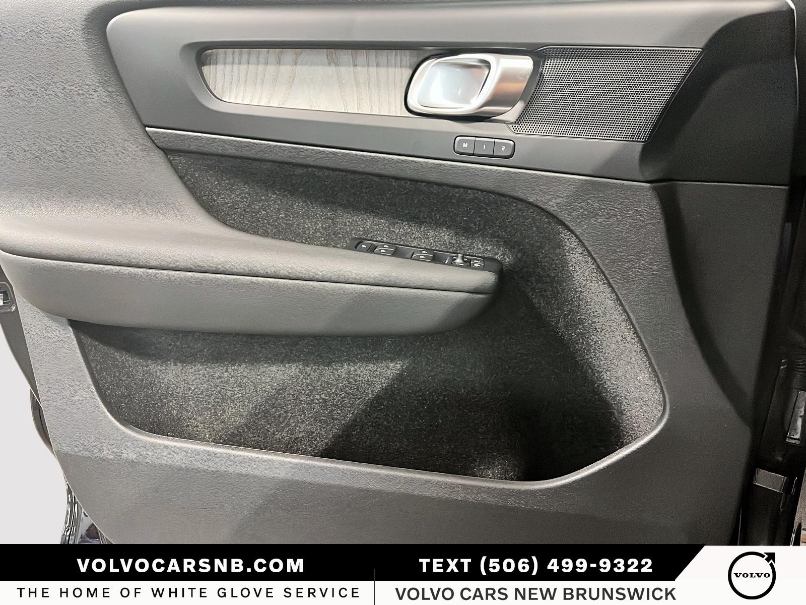 2026 Volvo XC40 B5 Plus Dark Theme