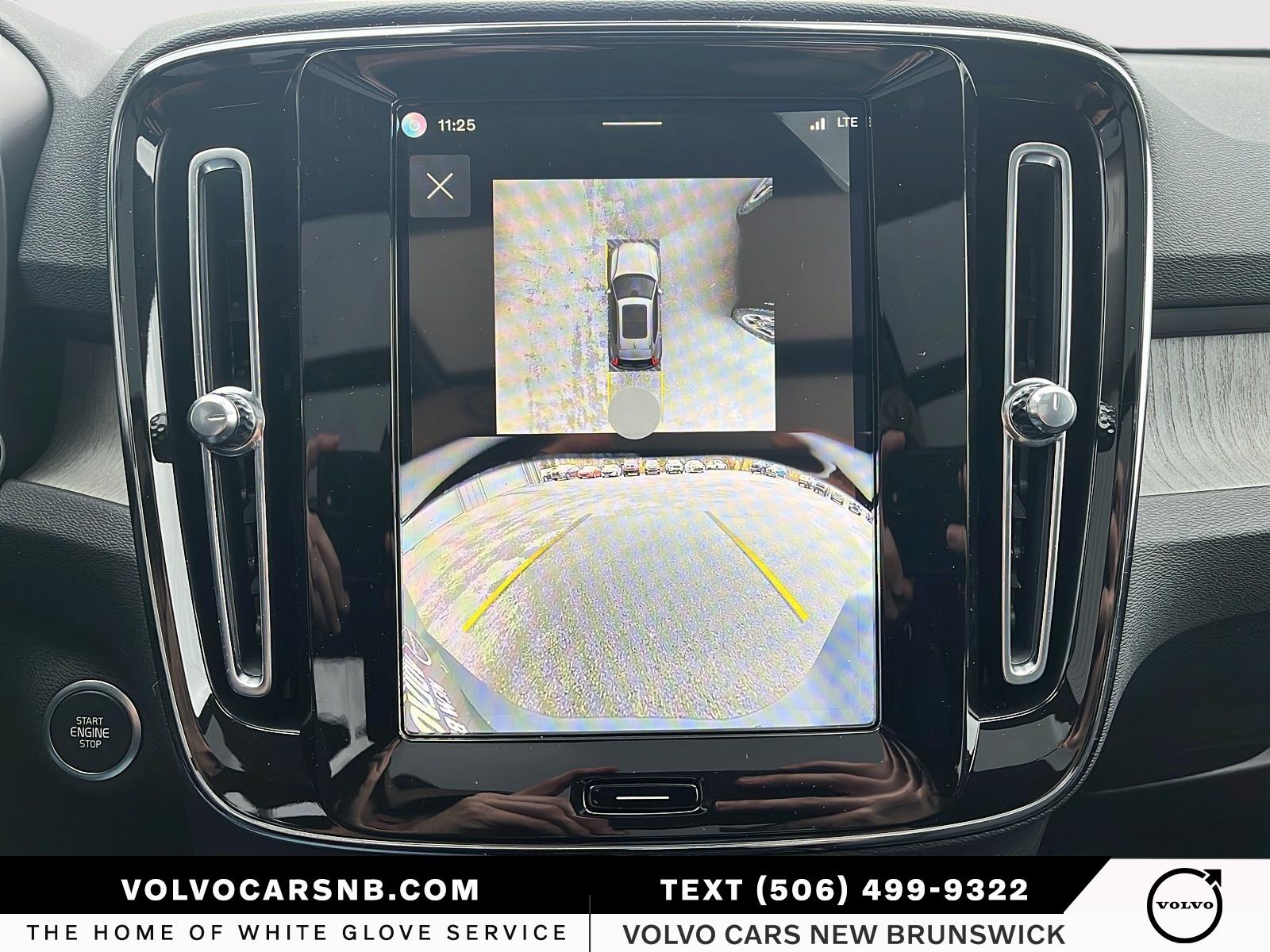 2026 Volvo XC40 B5 Plus Dark Theme