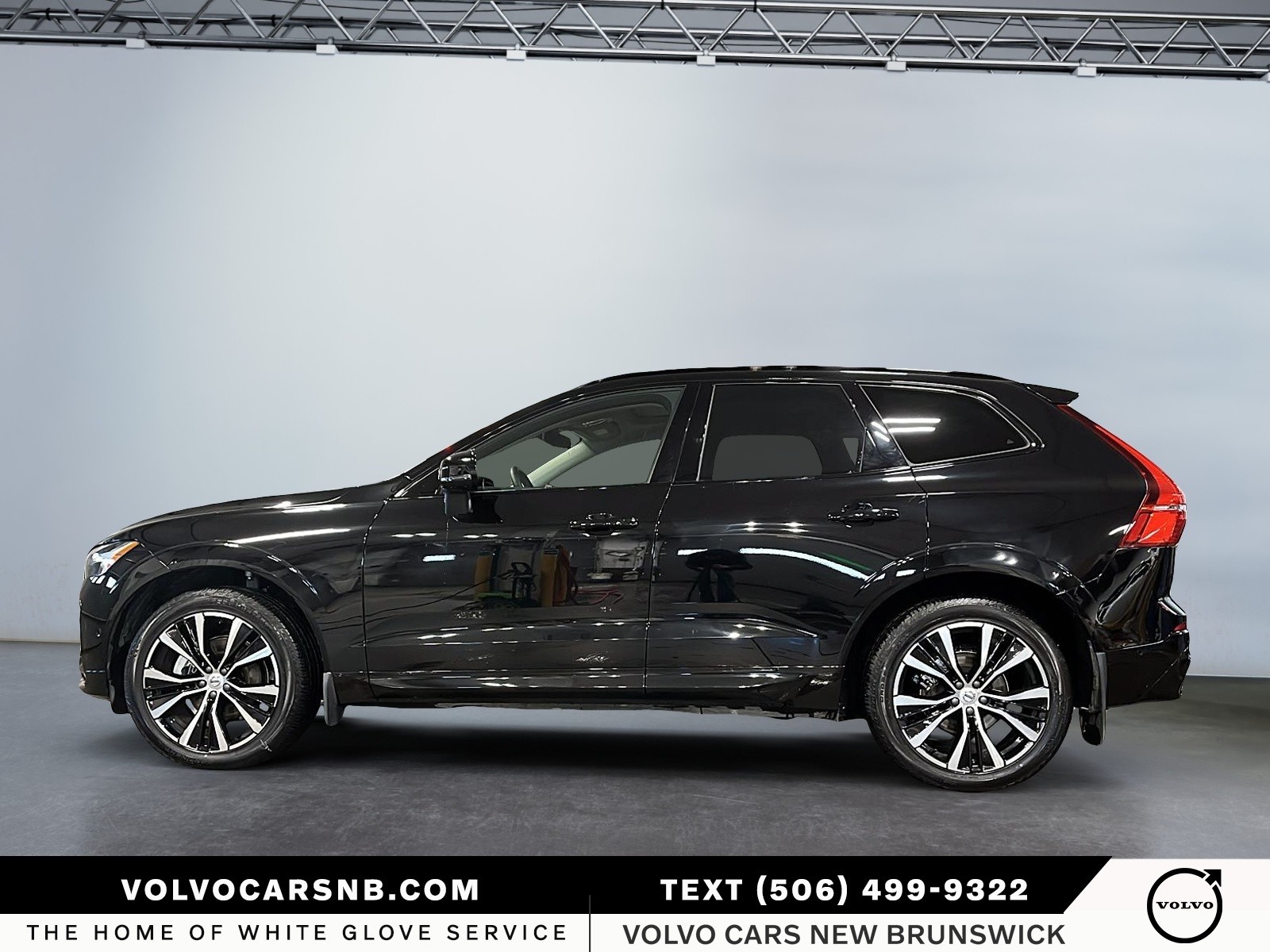 2025 Volvo XC60 B5 Plus Dark Theme