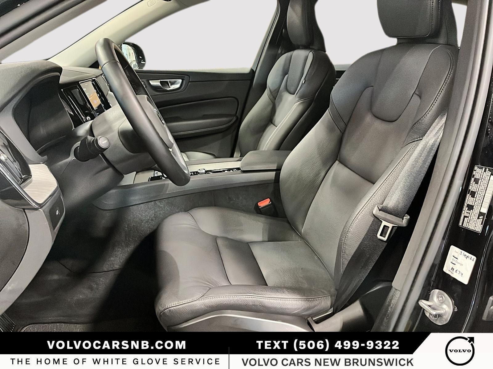 2025 Volvo XC60 B5 Plus Dark Theme