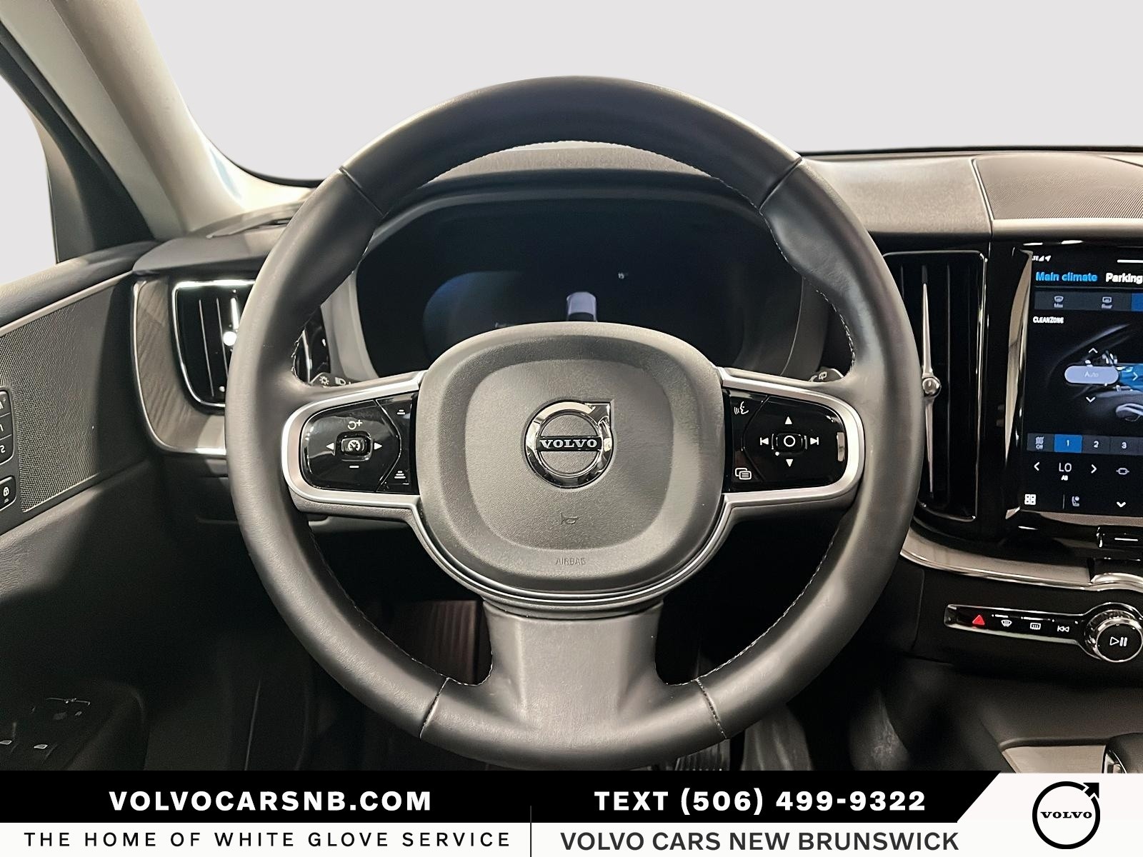 2025 Volvo XC60 B5 Plus Dark Theme