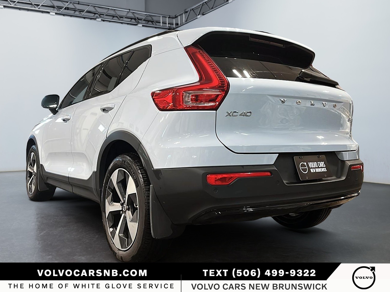 2025 Volvo XC40 B5 Plus Dark Theme