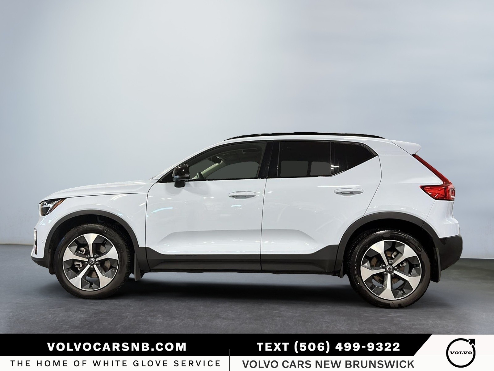 2025 Volvo XC40 B5 Plus Dark Theme