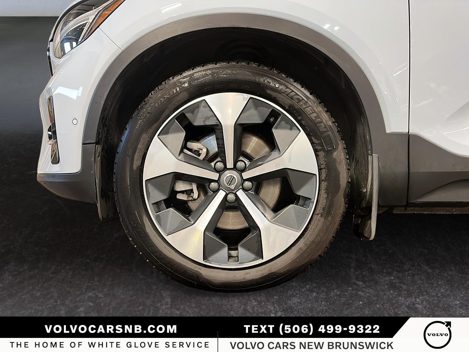 2025 Volvo XC40 B5 Plus Dark Theme