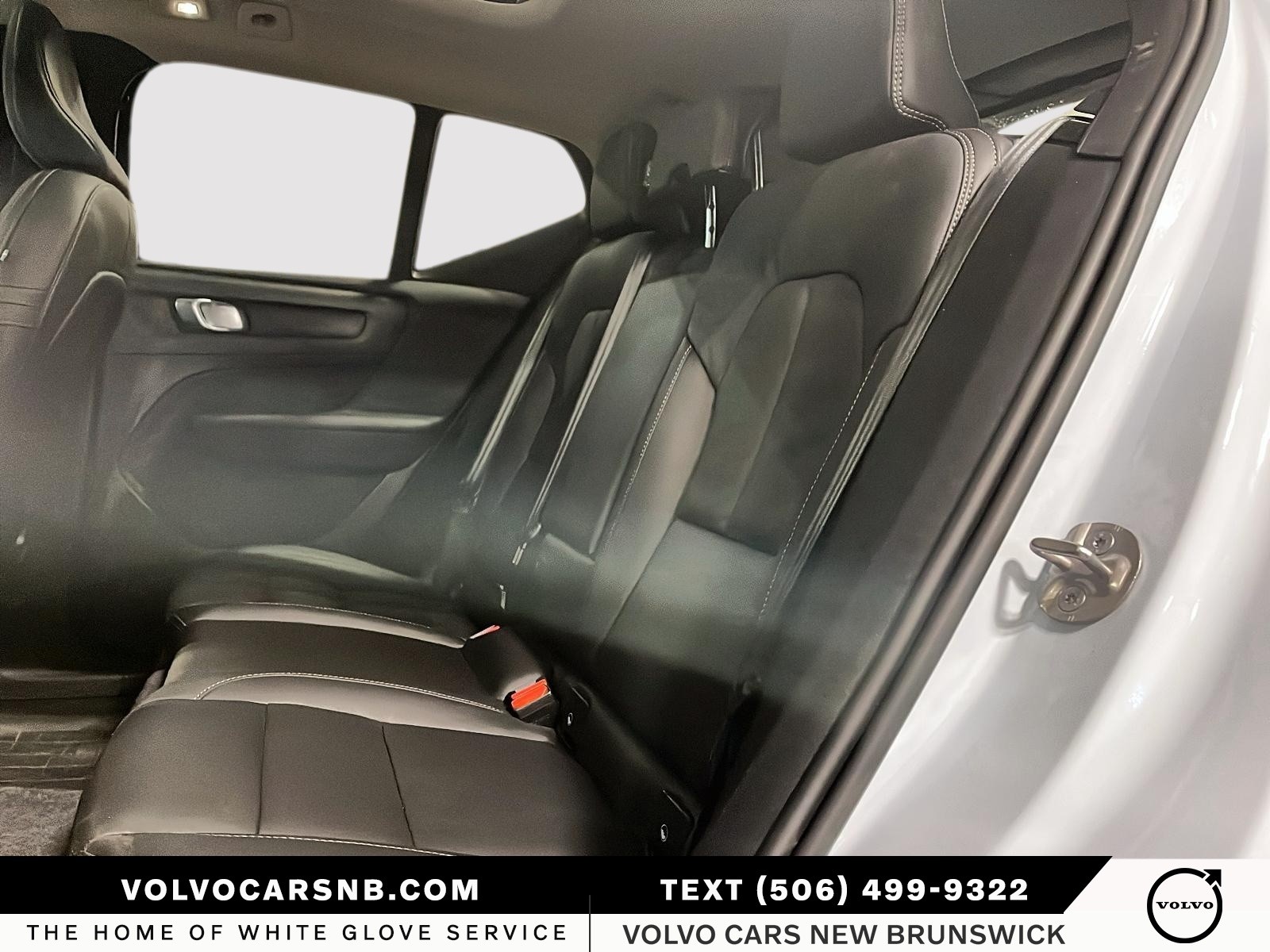 2025 Volvo XC40 B5 Plus Dark Theme