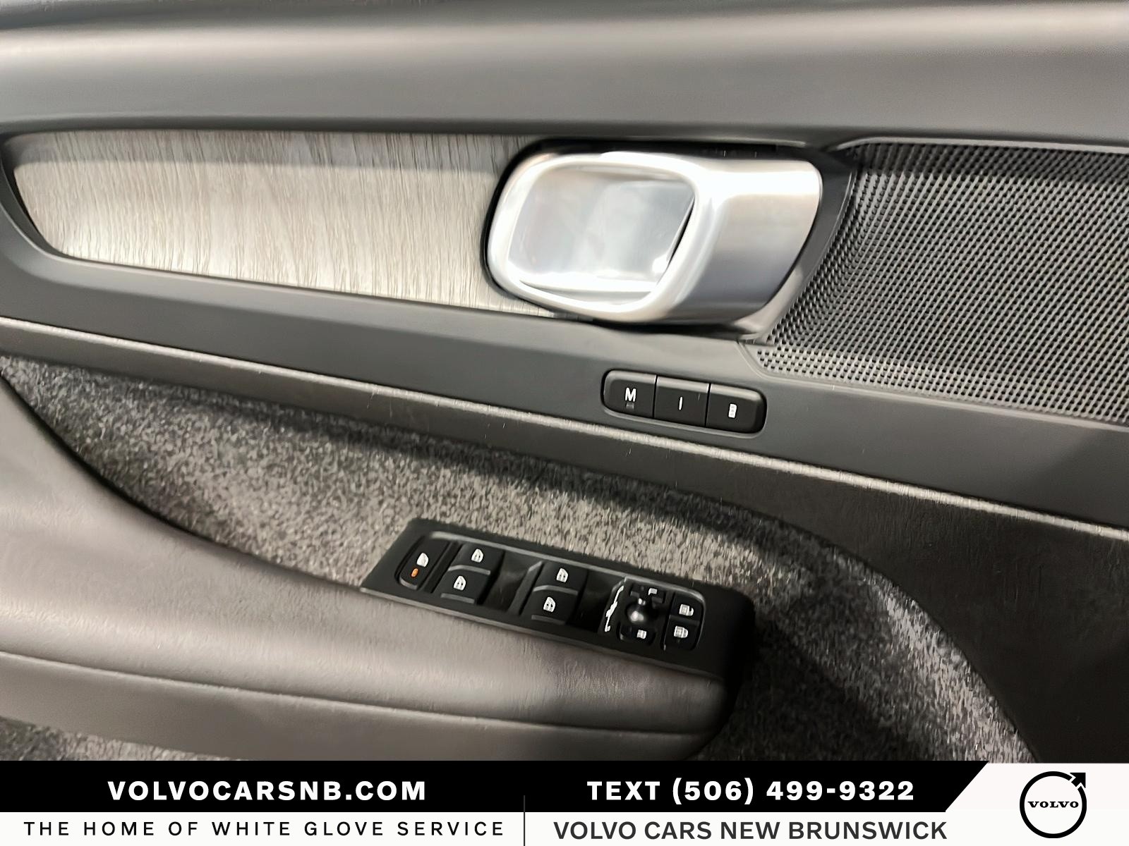 2025 Volvo XC40 B5 Plus Dark Theme