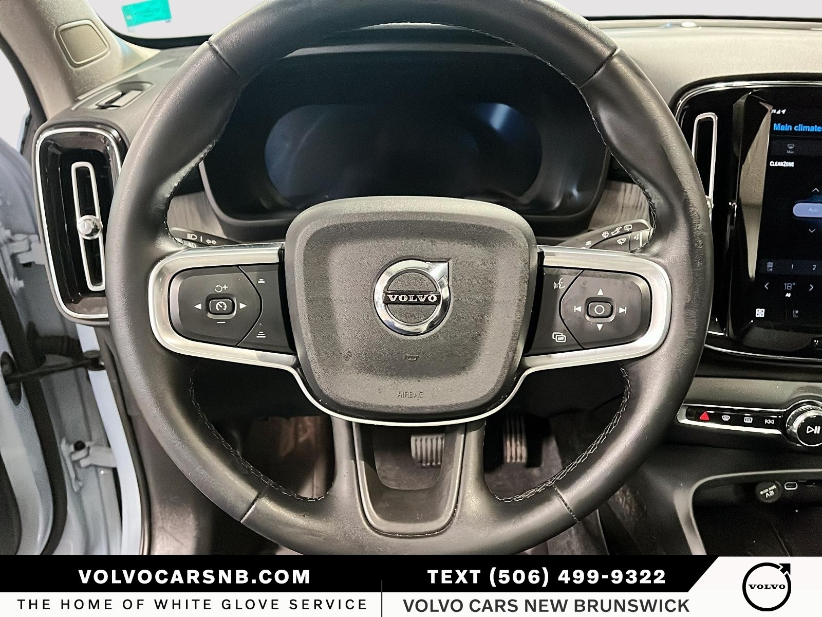 2025 Volvo XC40 B5 Plus Dark Theme