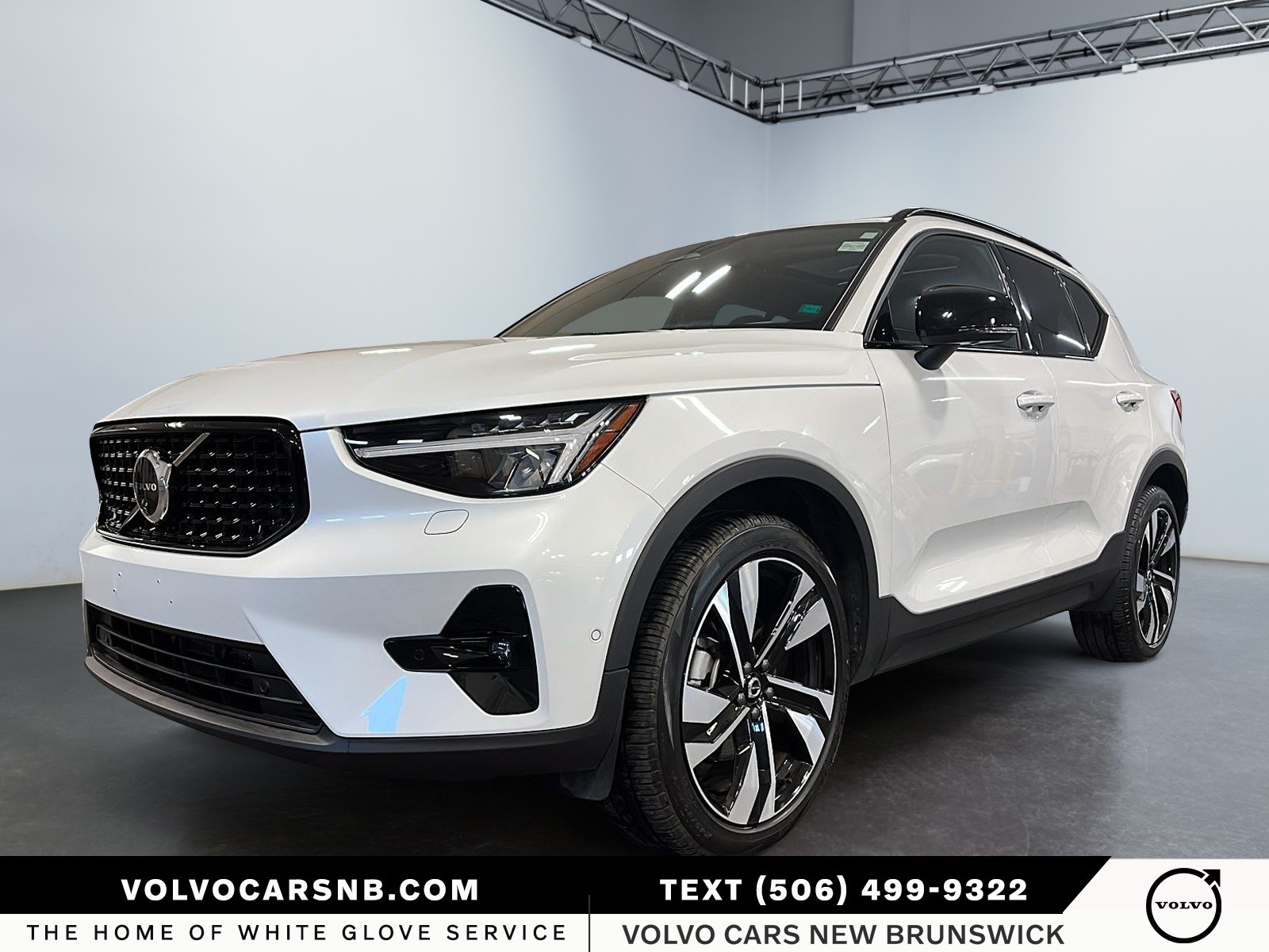 2025 Volvo XC40  B5 Plus Dark Theme