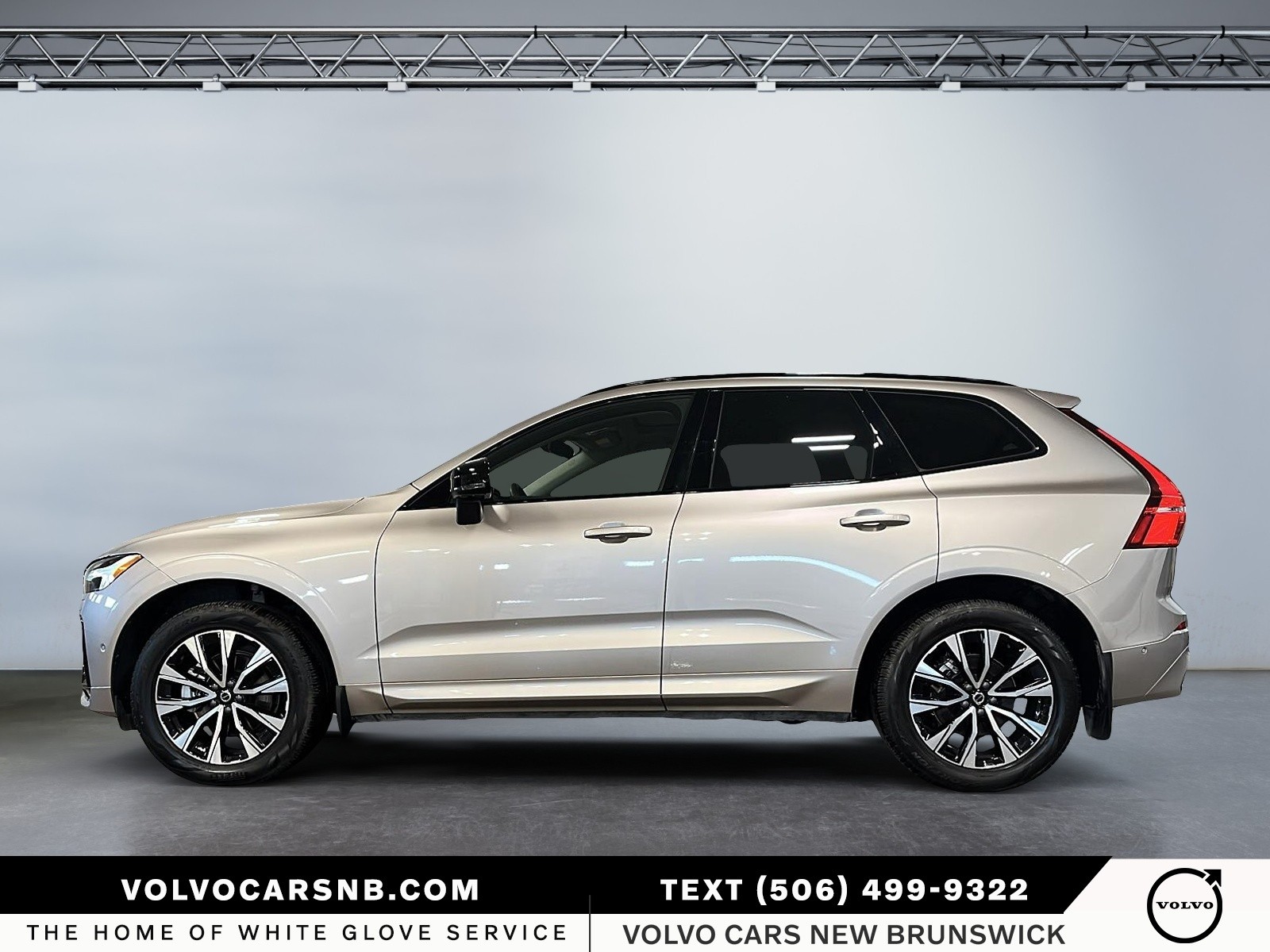 2025 Volvo XC60 B5 Plus Dark Theme