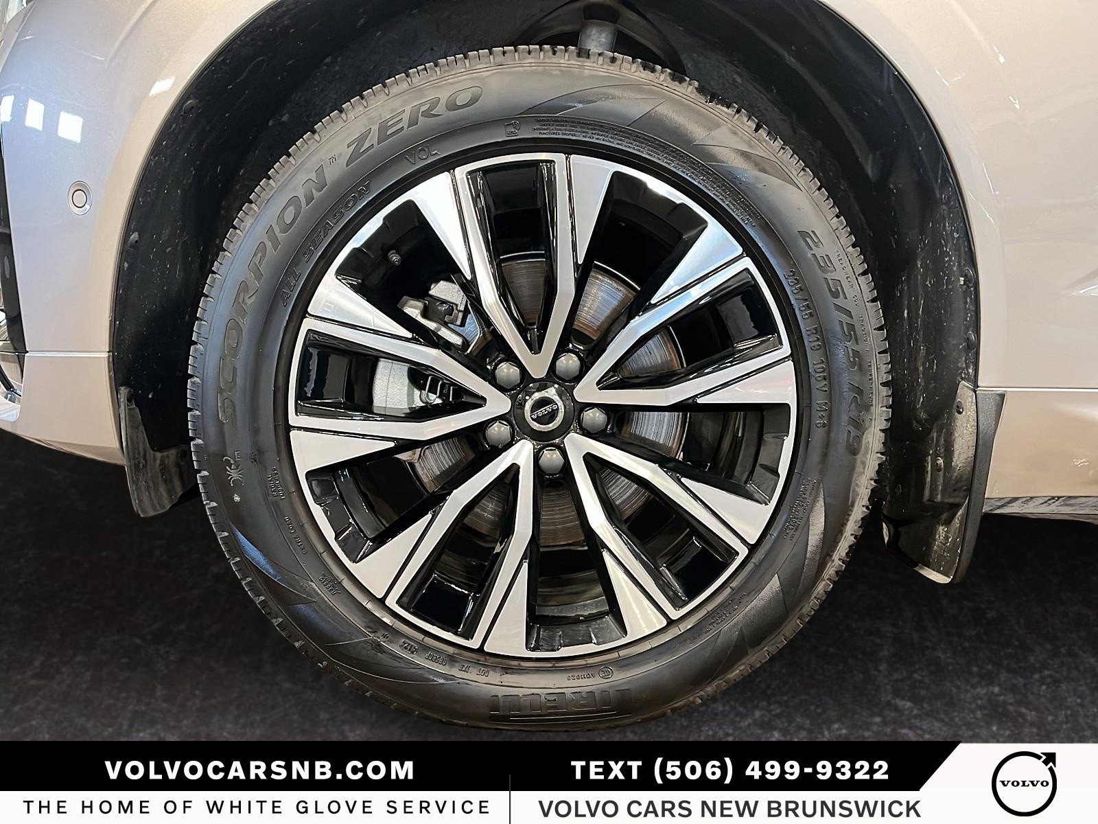 2025 Volvo XC60 B5 Plus Dark Theme