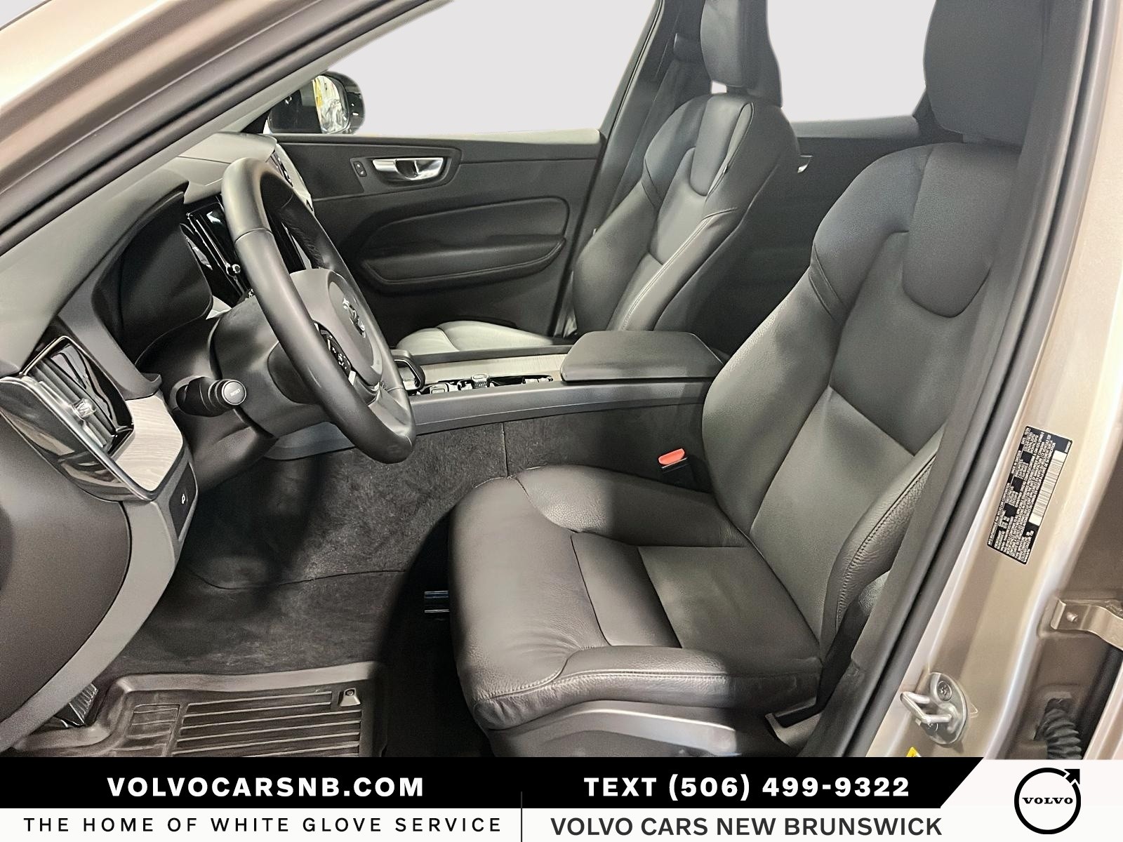 2025 Volvo XC60 B5 Plus Dark Theme