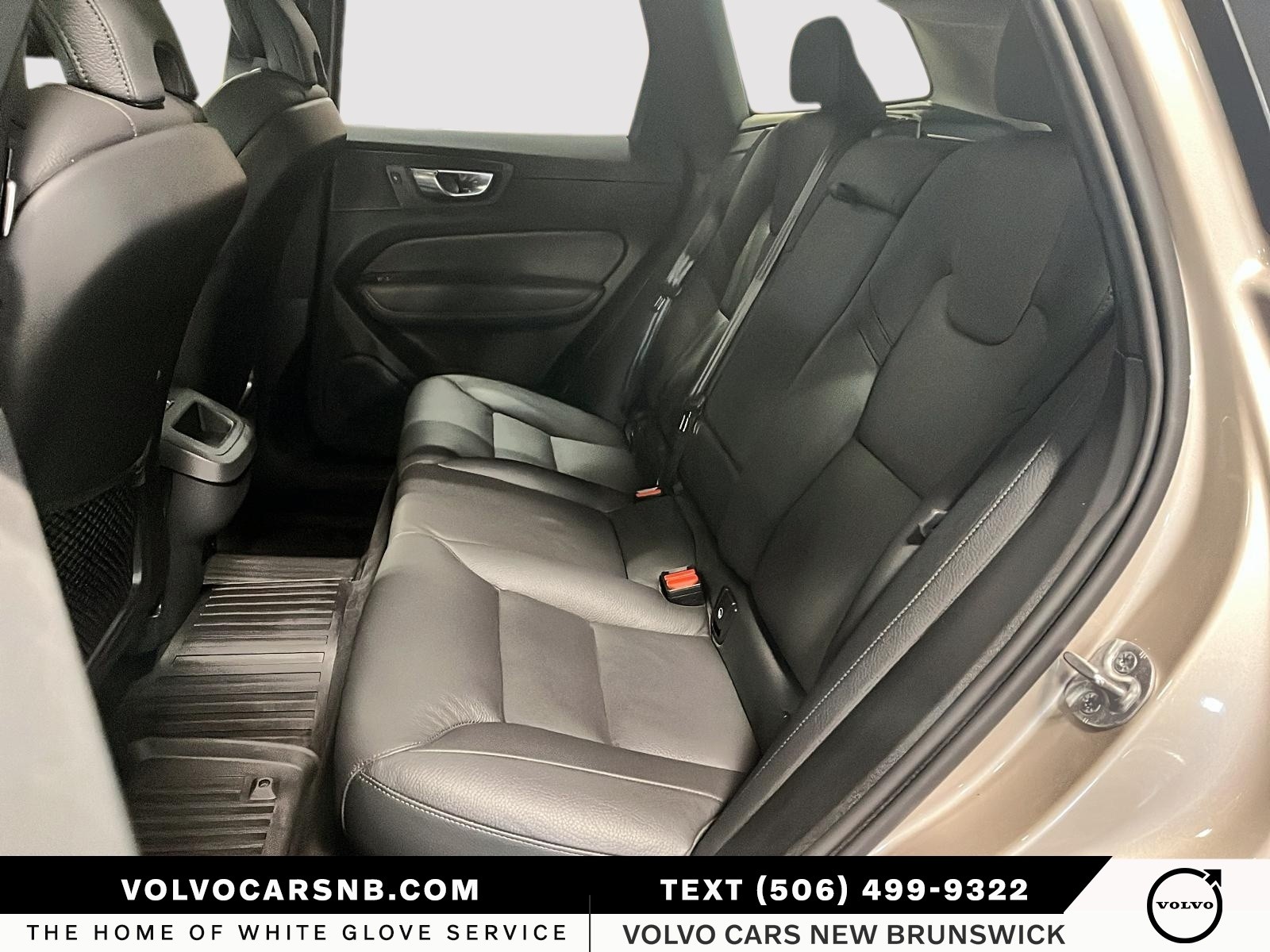 2025 Volvo XC60 B5 Plus Dark Theme