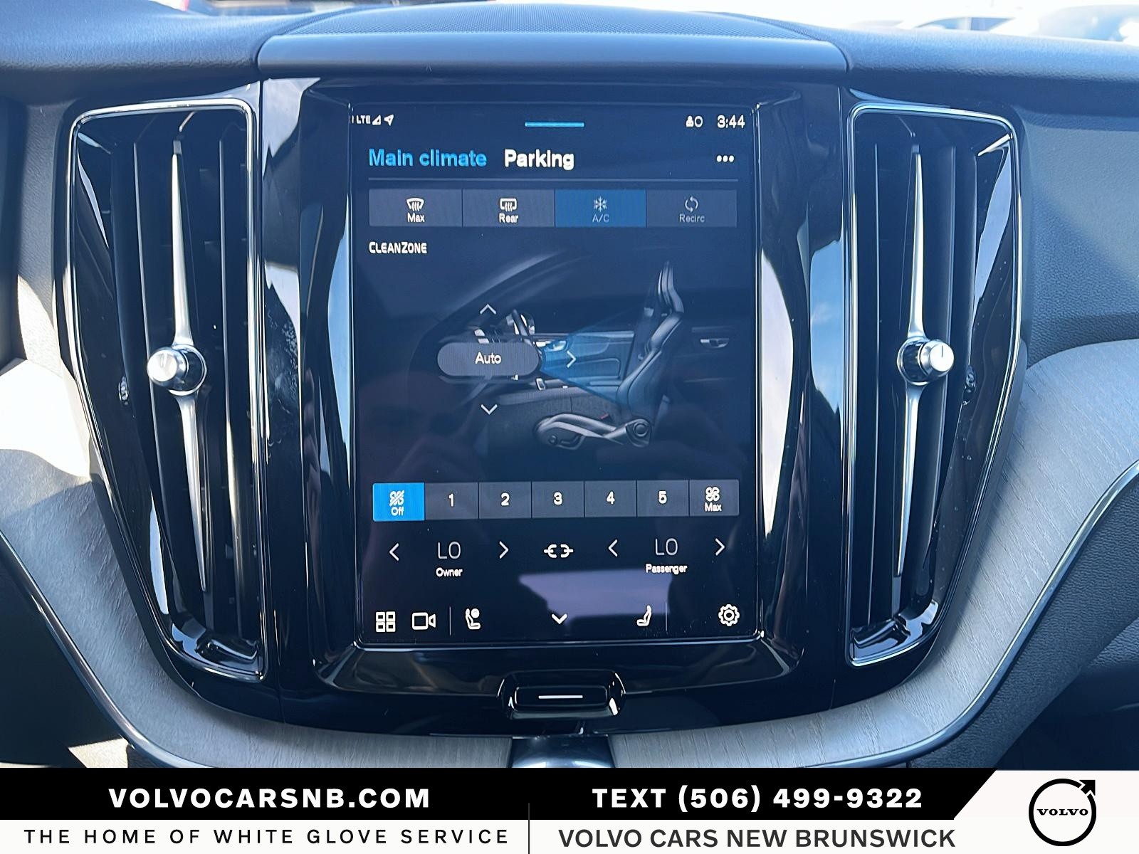 2025 Volvo XC60 B5 Plus Dark Theme