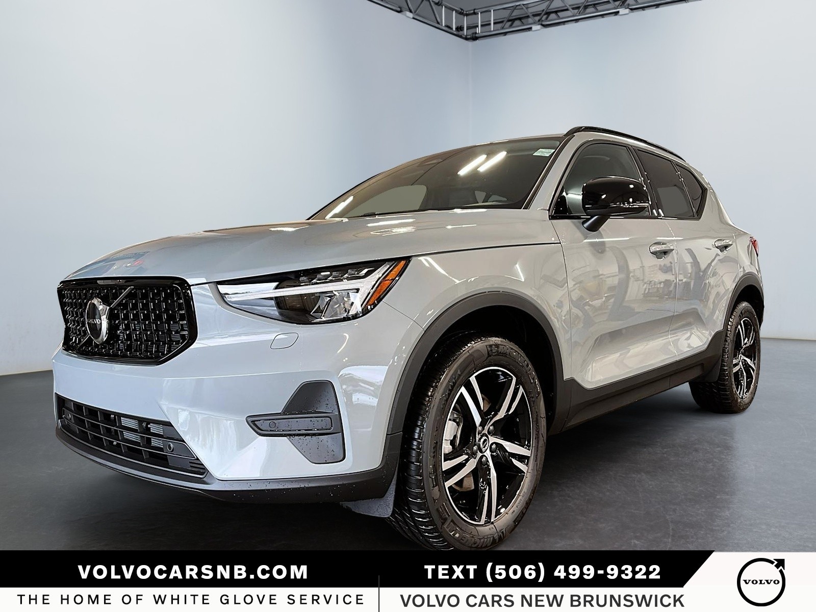 2026 Volvo XC40  B5 Core Dark Theme