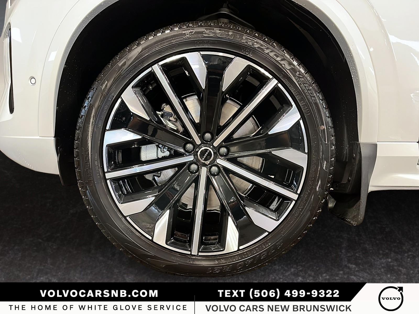 2026 Volvo XC90 B6 Ultra Bright Theme