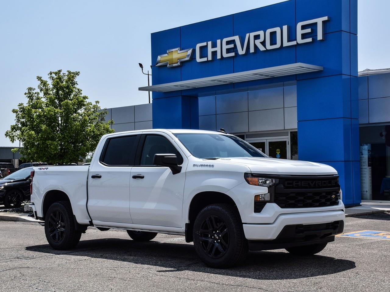 Chevrolet Silverado 1500 Custom Crew Cab 4WD 2025