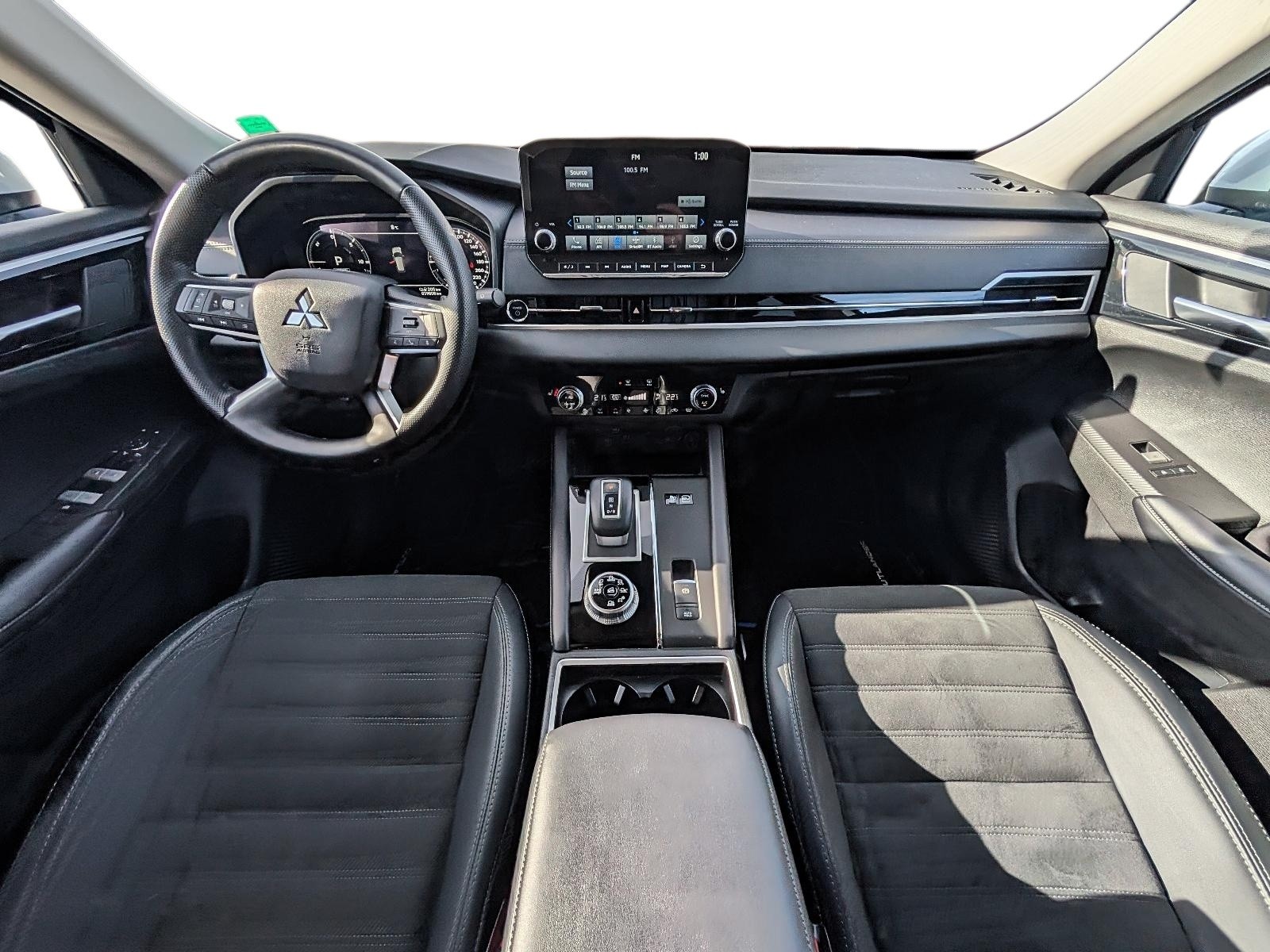 2024 Mitsubishi Outlander Plug-In Hybrid LE