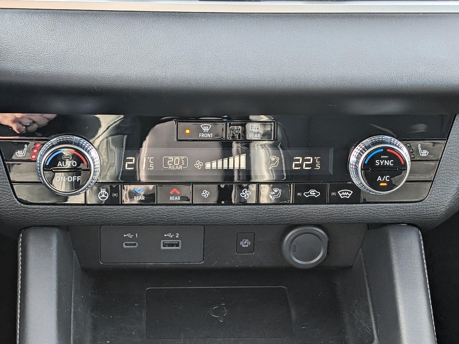 2024 Mitsubishi Outlander Plug-In Hybrid LE