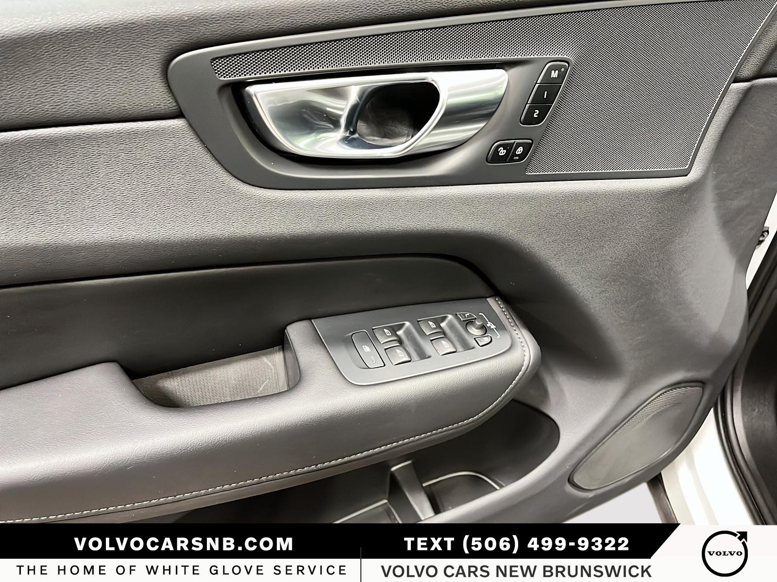 2025 Volvo XC60 B5 Core Dark Theme