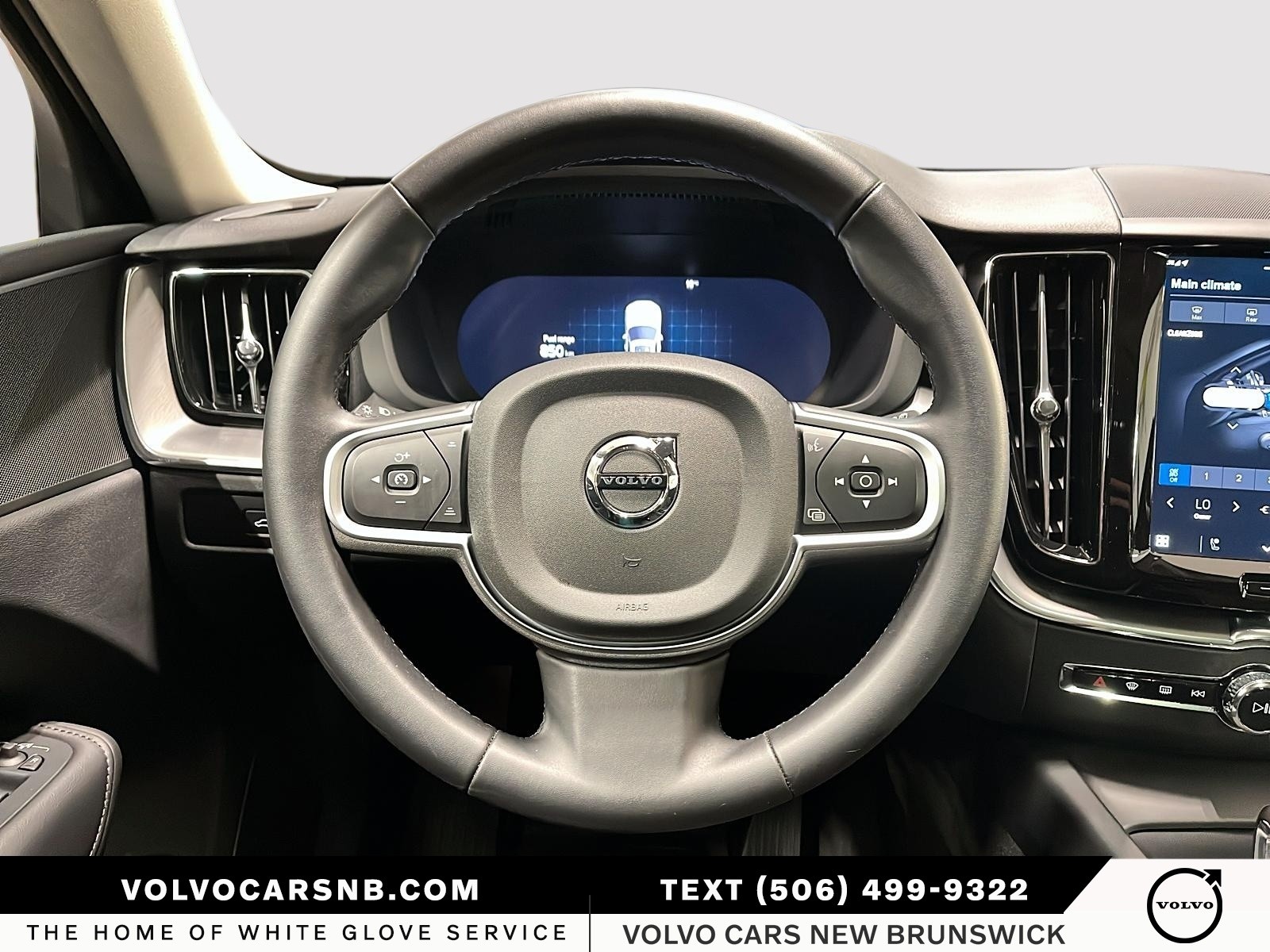 2025 Volvo XC60 B5 Core Dark Theme