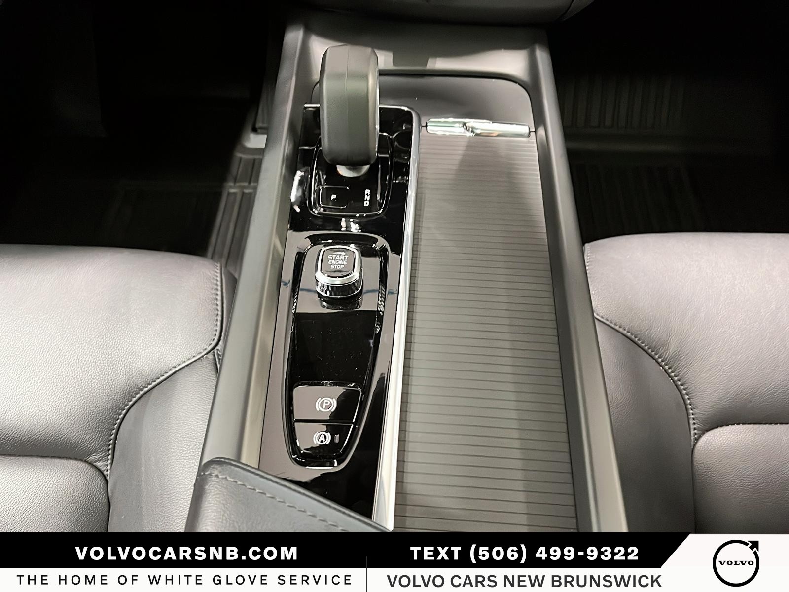 2025 Volvo XC60 B5 Core Dark Theme