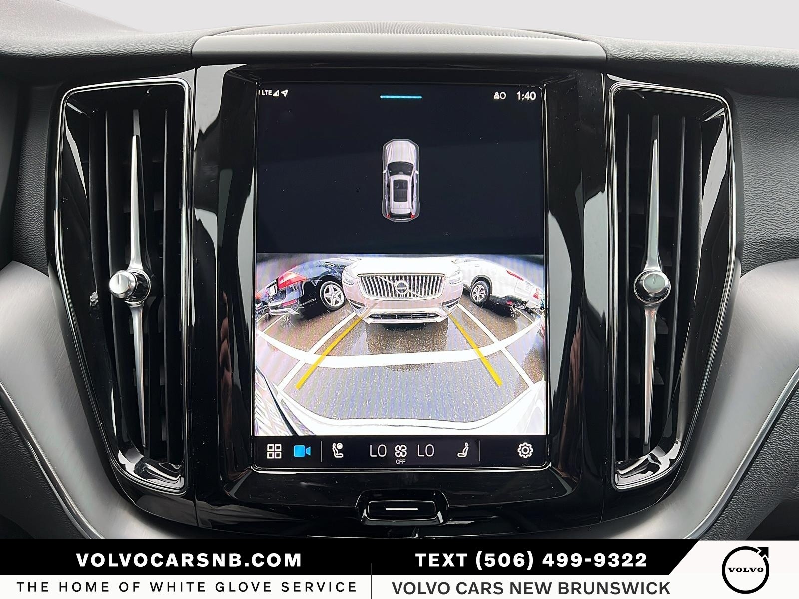 2025 Volvo XC60 B5 Core Dark Theme