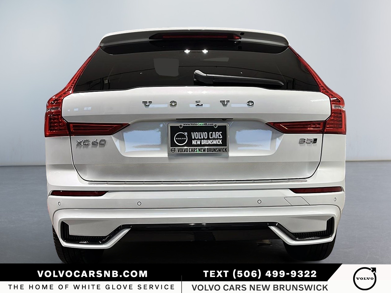 2025 Volvo XC60 B5 Core Dark Theme