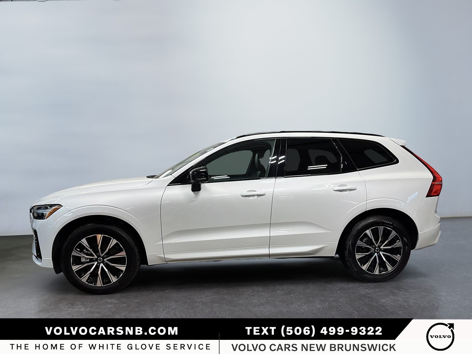 2025 Volvo XC60 B5 Core Dark Theme