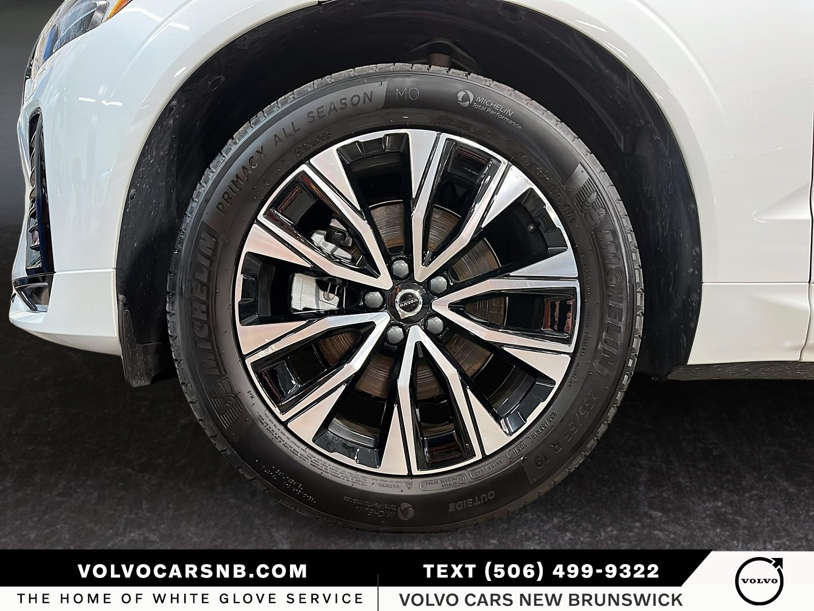 2025 Volvo XC60 B5 Core Dark Theme