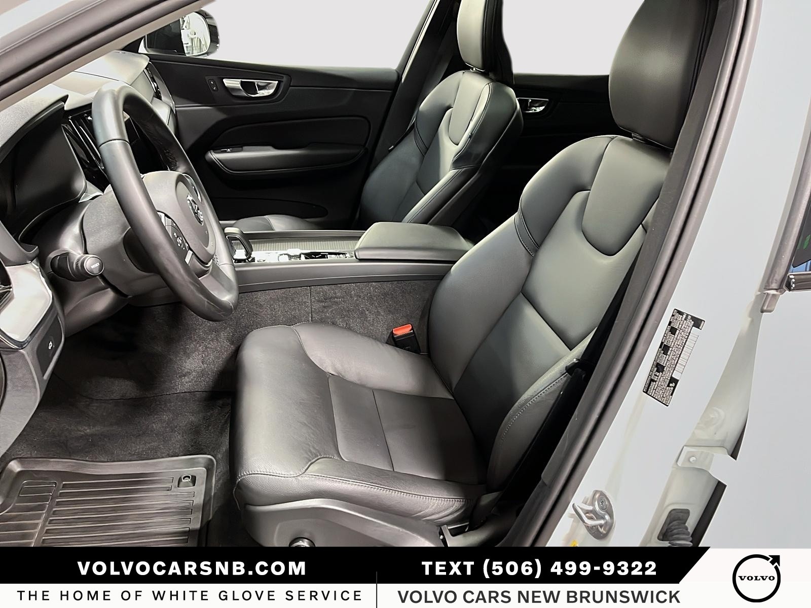 2025 Volvo XC60 B5 Core Dark Theme