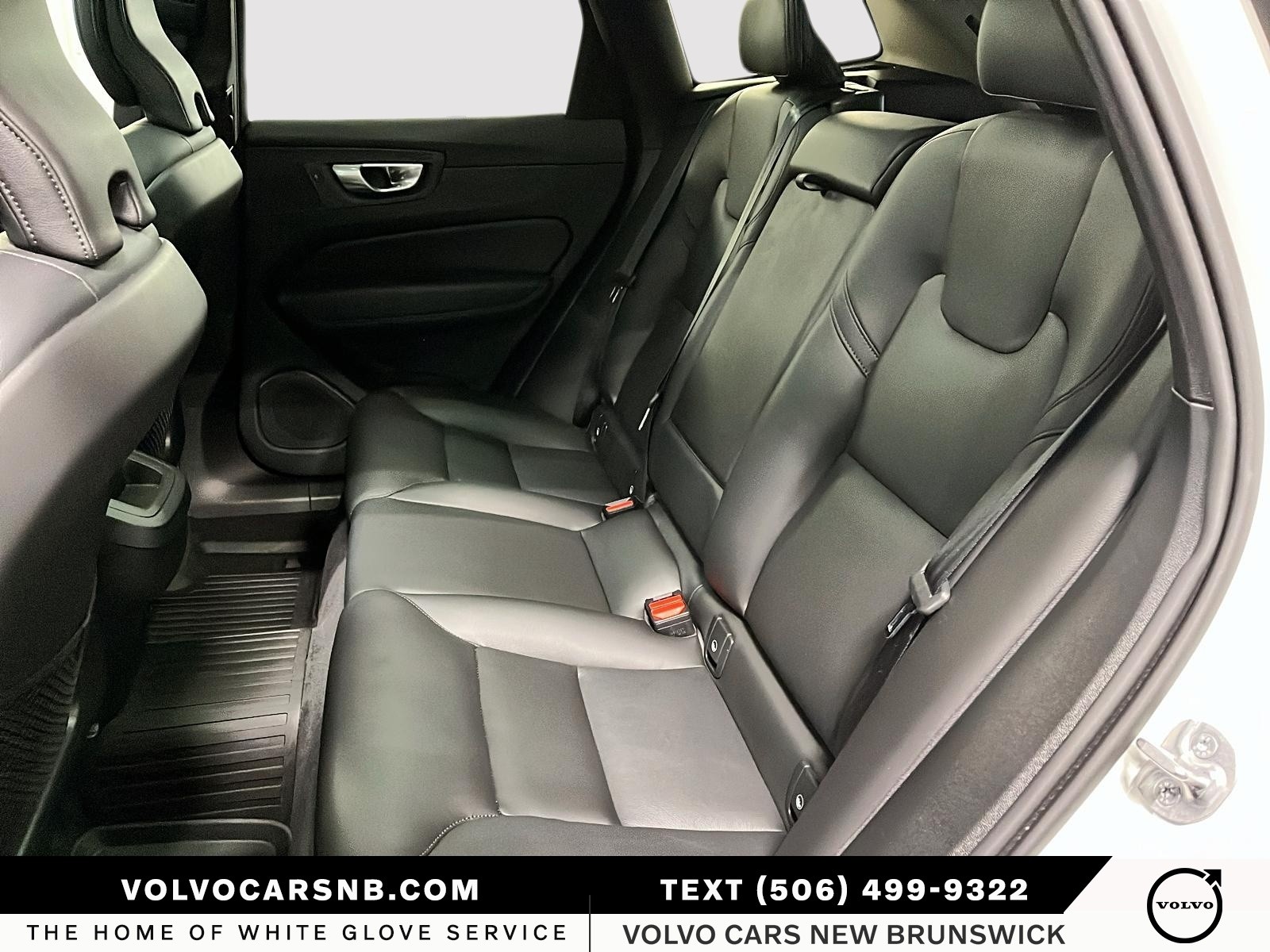 2025 Volvo XC60 B5 Core Dark Theme