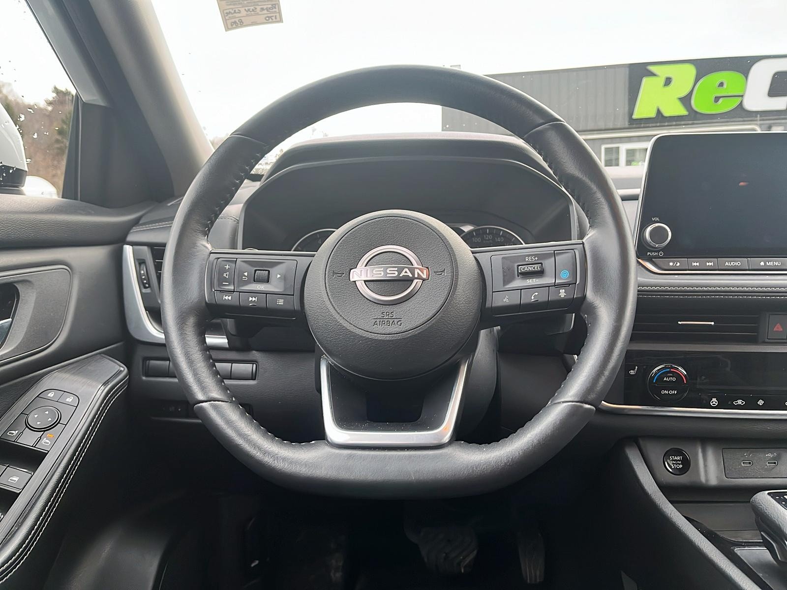 2024 Nissan Rogue SV Moonroof