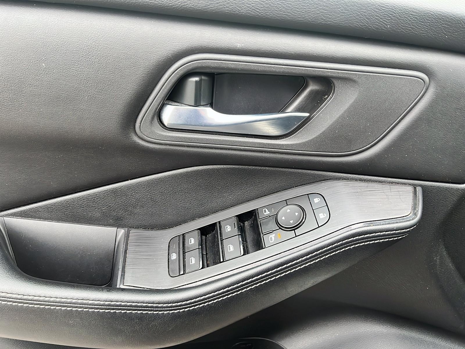 2024 Nissan Rogue SV Moonroof