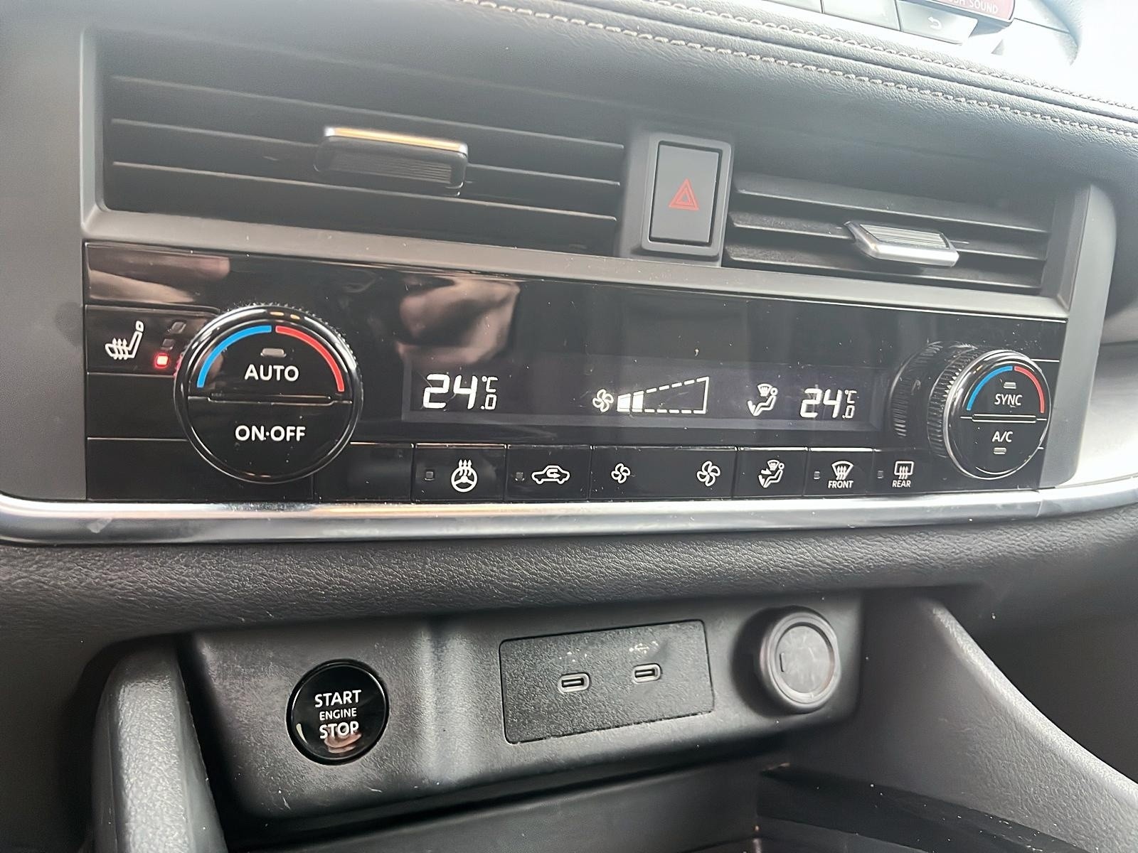 2024 Nissan Rogue SV Moonroof