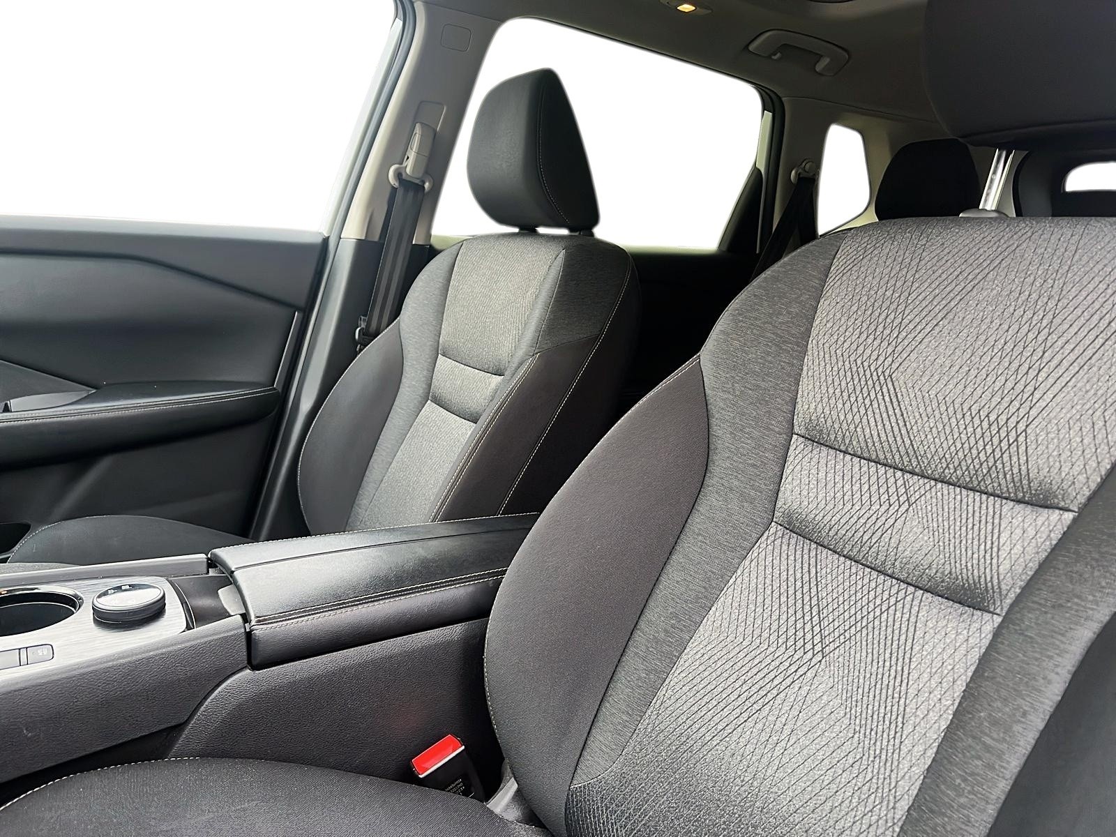 2024 Nissan Rogue SV Moonroof