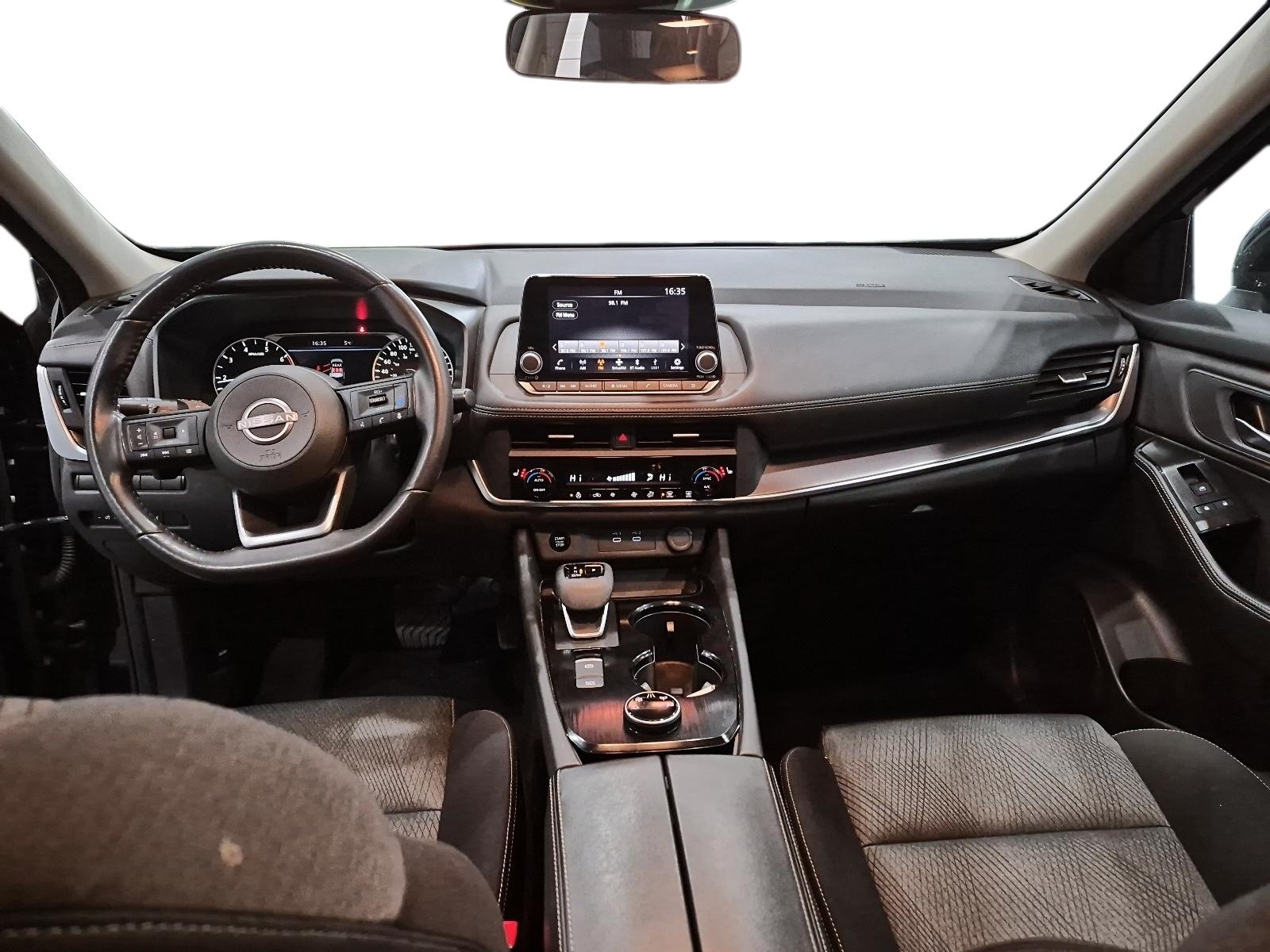 2024 Nissan Rogue SV Moonroof
